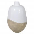 Luxusná dizajnová veľká váza Ello s oválnym širokým telom a úzkym nízkym hrdlom z terakoty v bielej farbe s asymetrickou líniou a béžovou spodnou časťou