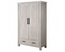 Luxusná moderná vidiecka masívna šatníková skriňa Arhus s dvojitými dvierkami a jednou širokou zásuvkou s kovovými úchytkami v čiernej farbe s minimalistickým dizajnom na krátkych nožičkách z recyklovaného dreva v svetlo krémovom prevedení s priznanou kresbou letokruhov