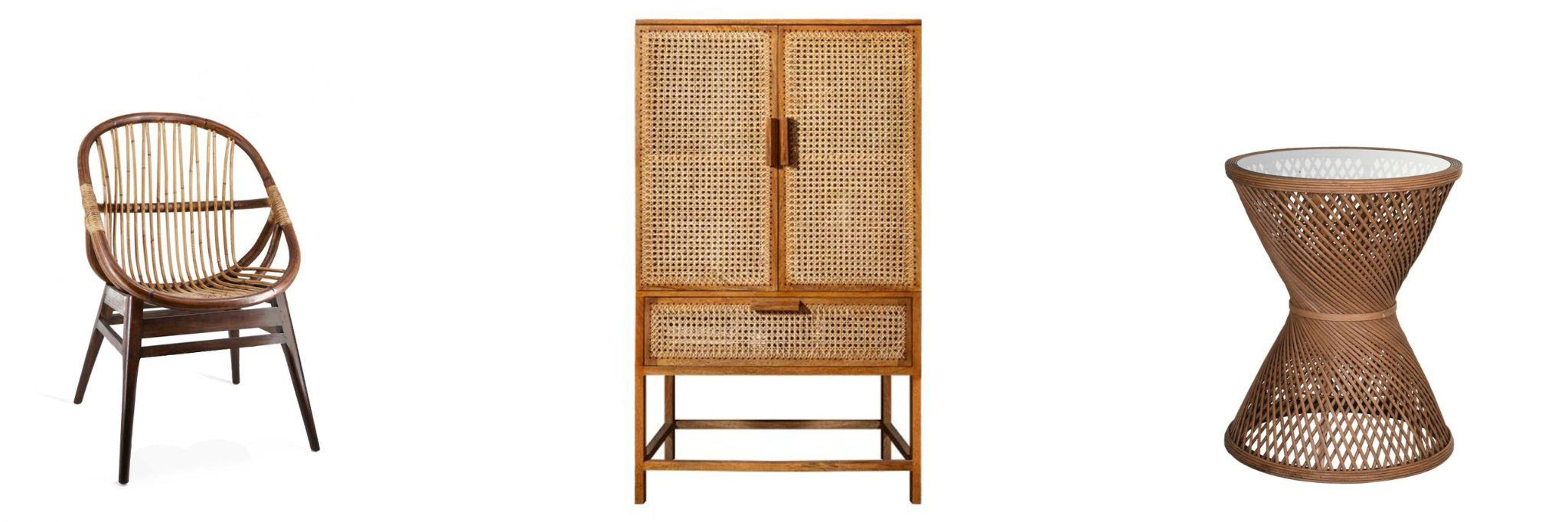 Dizajnový nábytok s ratanovými detailmi kreslo Rattana s hnedým masívnym rámom a svetlým výpletom a svetlá hnedá barová skrinka Allerdale s dvojitými dvierkami si naturálnym dizajnom a okrúhly sklenený príručný stolík Bambi s pletenou podstavou v tvare presýpacích hodín