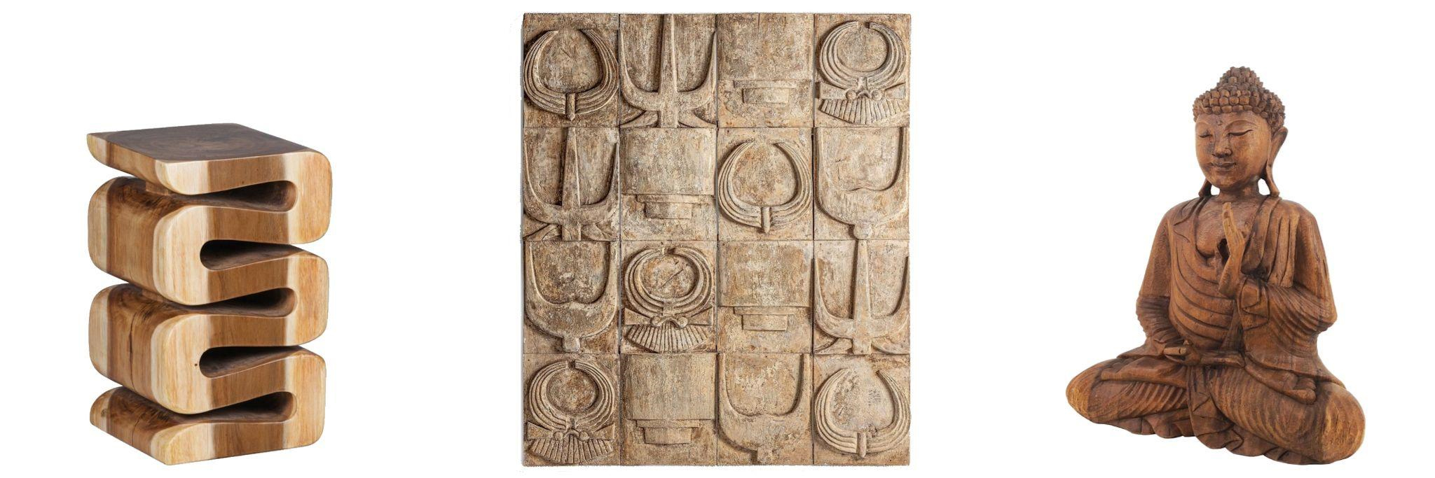 Luxusné doplnky z dreva suar moderný zvlnený príručný stolík Rosario s výraznou kresbou a dekoratívny masívny nástenný panel Polisa s motívom egyptských ornamentov a etno vyrezávaná drevená soška Buddha v podobe sediaceho Budhu