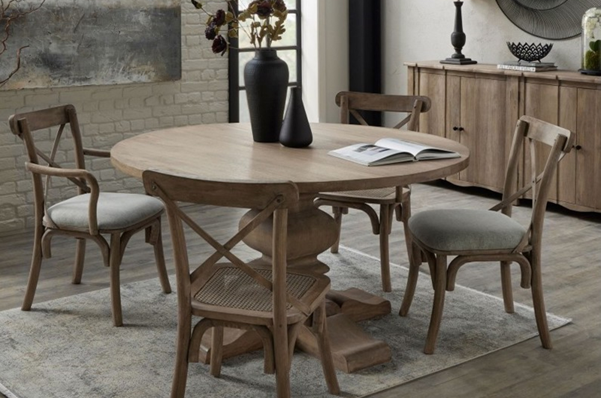 Masívny kruhový jedálenský stôl Fratemporain v hnedom prevedení