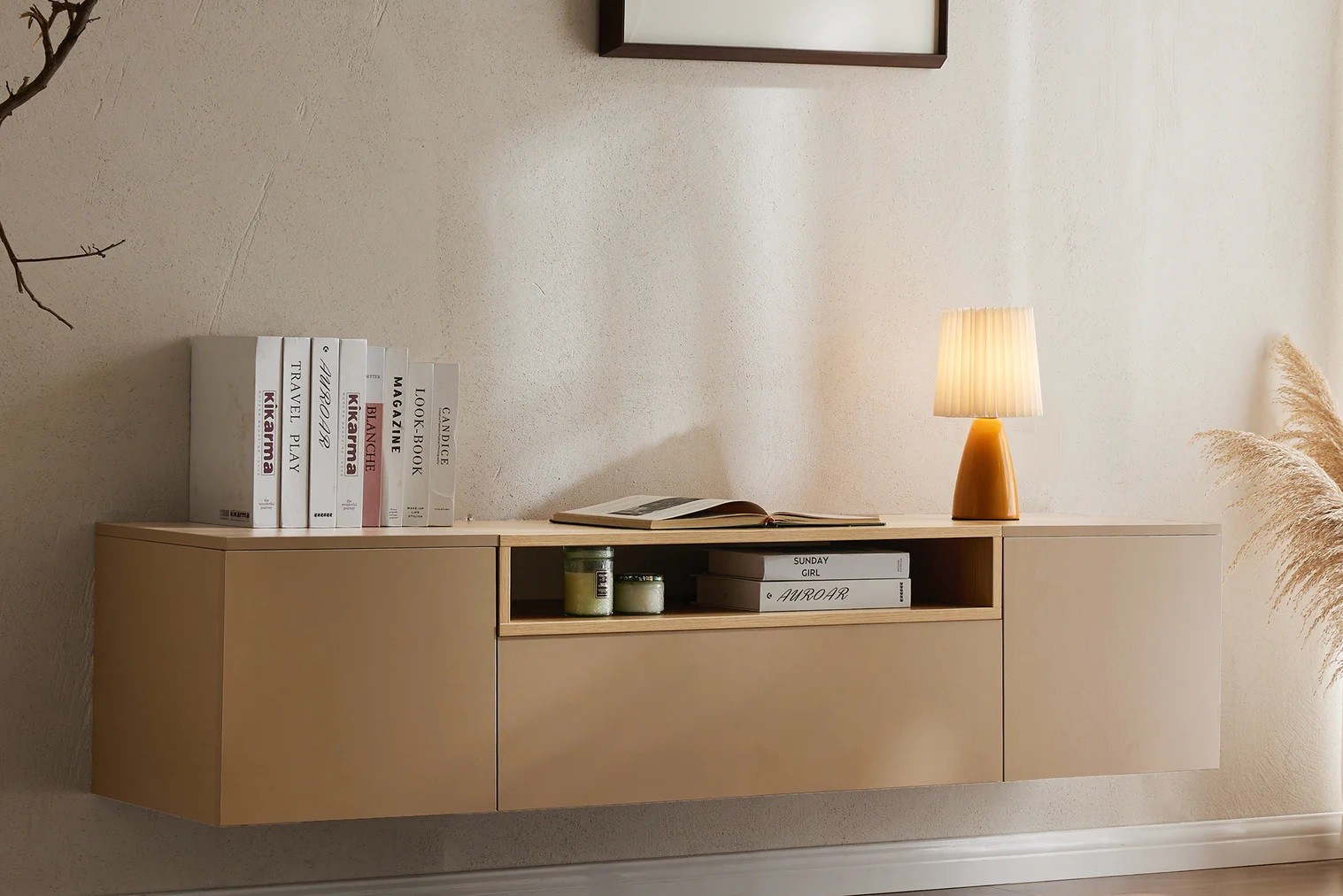 Estila Škandinávsky obdĺžnikový dvojdverový závesný TV stolík Attica v hnedej farbe so zásuvkou a policou v dubovom vzhľade 160 cm