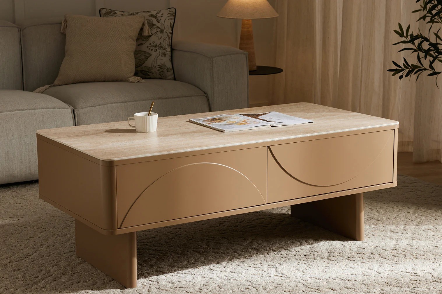 Estila Dizajnový art deco obdĺžnikový hnedý konferenčný stolík Savonia s úložným priestorom a béžovou travertínovou doskou 120 cm