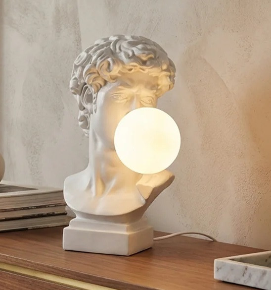 Estila Dizajnová moderná stolná lampa Antica v tvare busty Dávida v bielej farbe s okrúhlym tienidlom 29 cm
