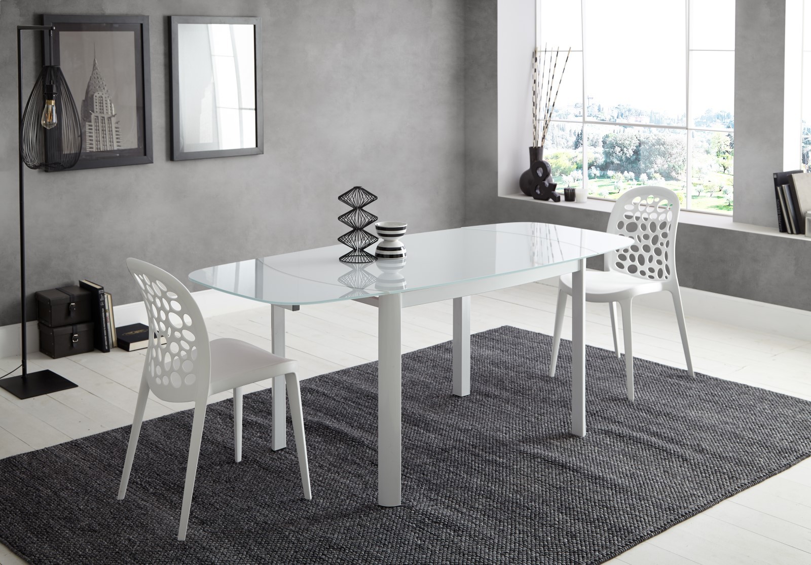 Estila Moderný oválny rozkladací jedálenský stôl Loanne zo skla v lesklej bielej farbe 120(180)cm