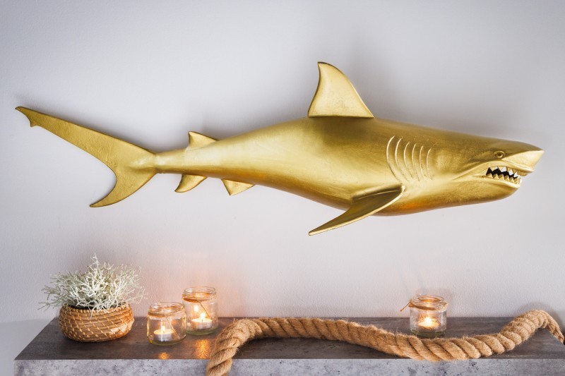 Estila Moderná nástenná dekorácia žralok Perry v zlatej farbe z kovu 105cm