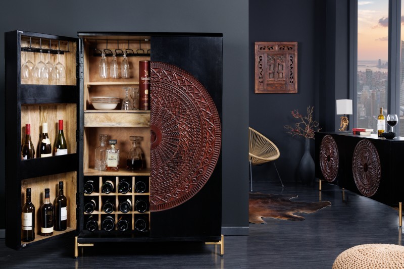 Estila Orientálna drevená barová skrinka Sallinger s ručne vyrezávaným dizajnom mandaly 140cm