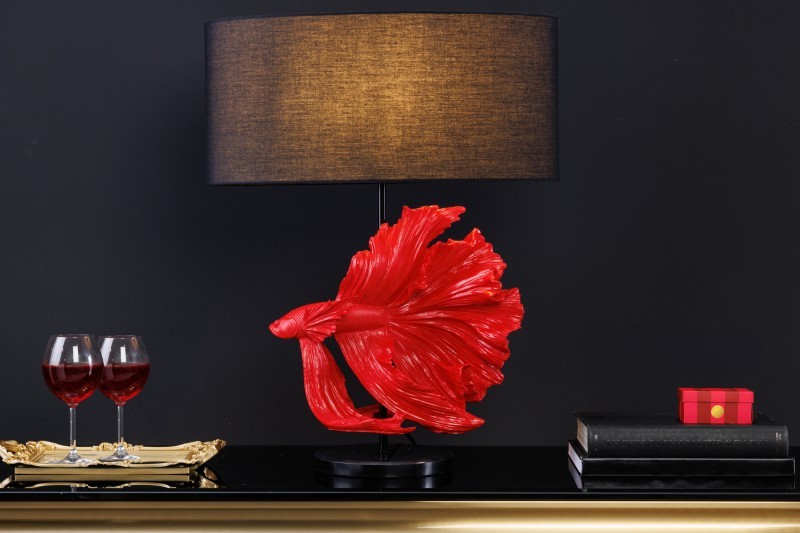 Estila Dizajnová stolná lampa Sidoria s červenou podstavou v tvare ryby s čiernym okrúhlym tienidlom 64cm