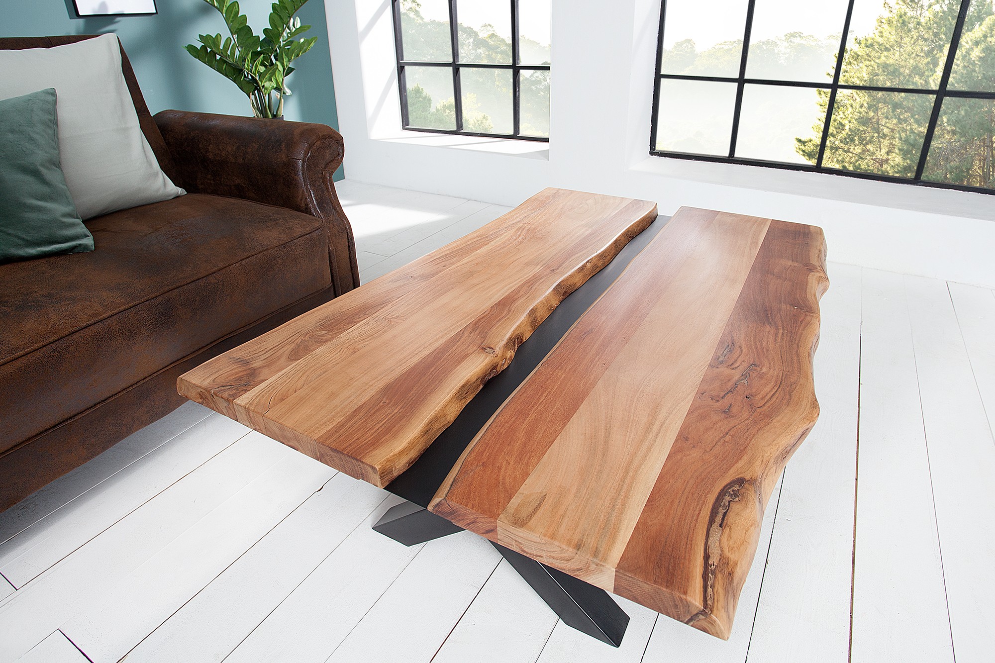 Estila Dizajnový konferenčný stolík Amazonas z masívneho akáciového dreva s prekríženými nožičkami 105cm