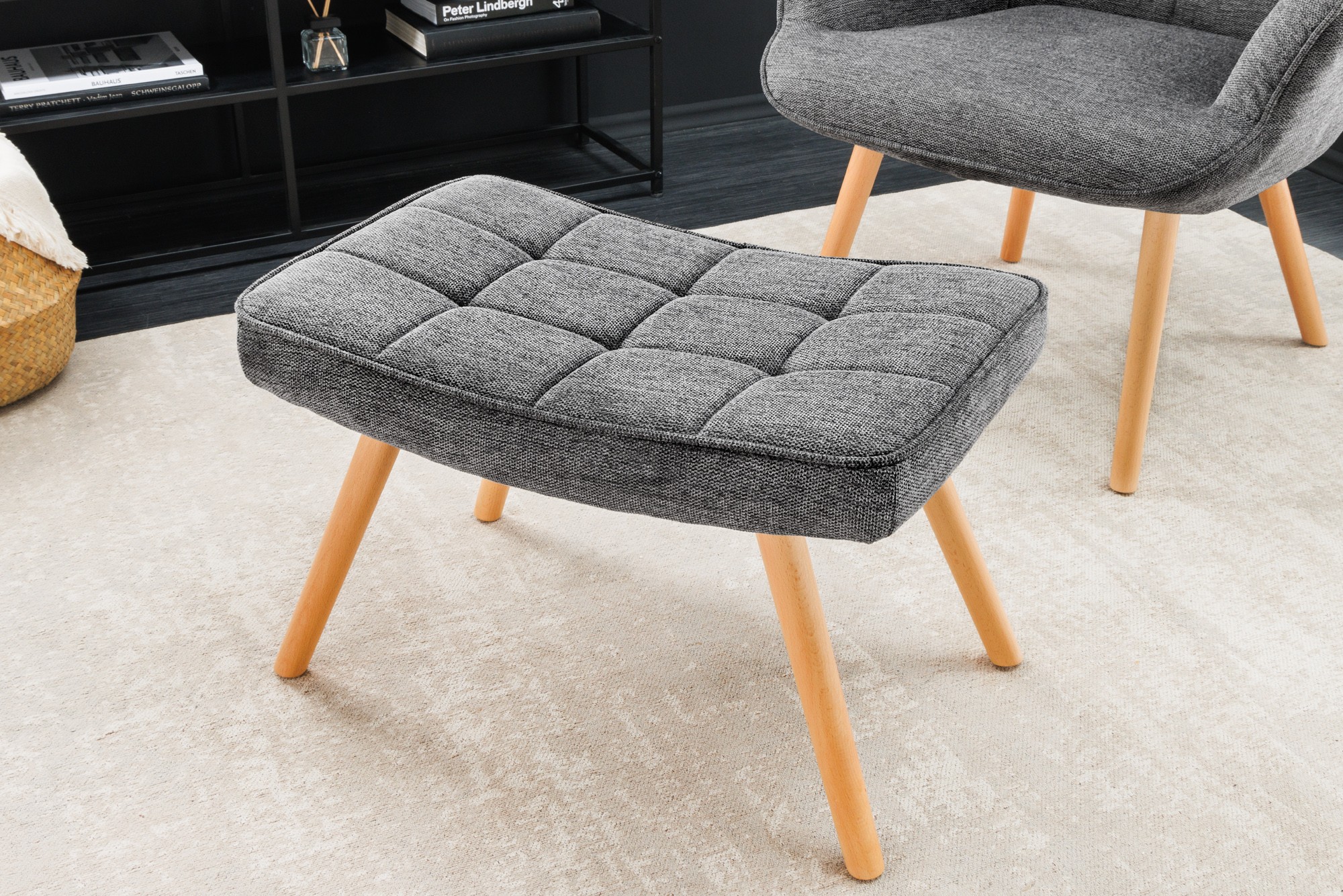 Estila Škandinávska dizajnová sivá čalúnená taburetka Scandinavia so svetlými drevenými nožičkami 39 cm